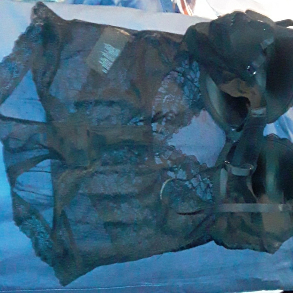 H&M  lingerie snaps at the crotch